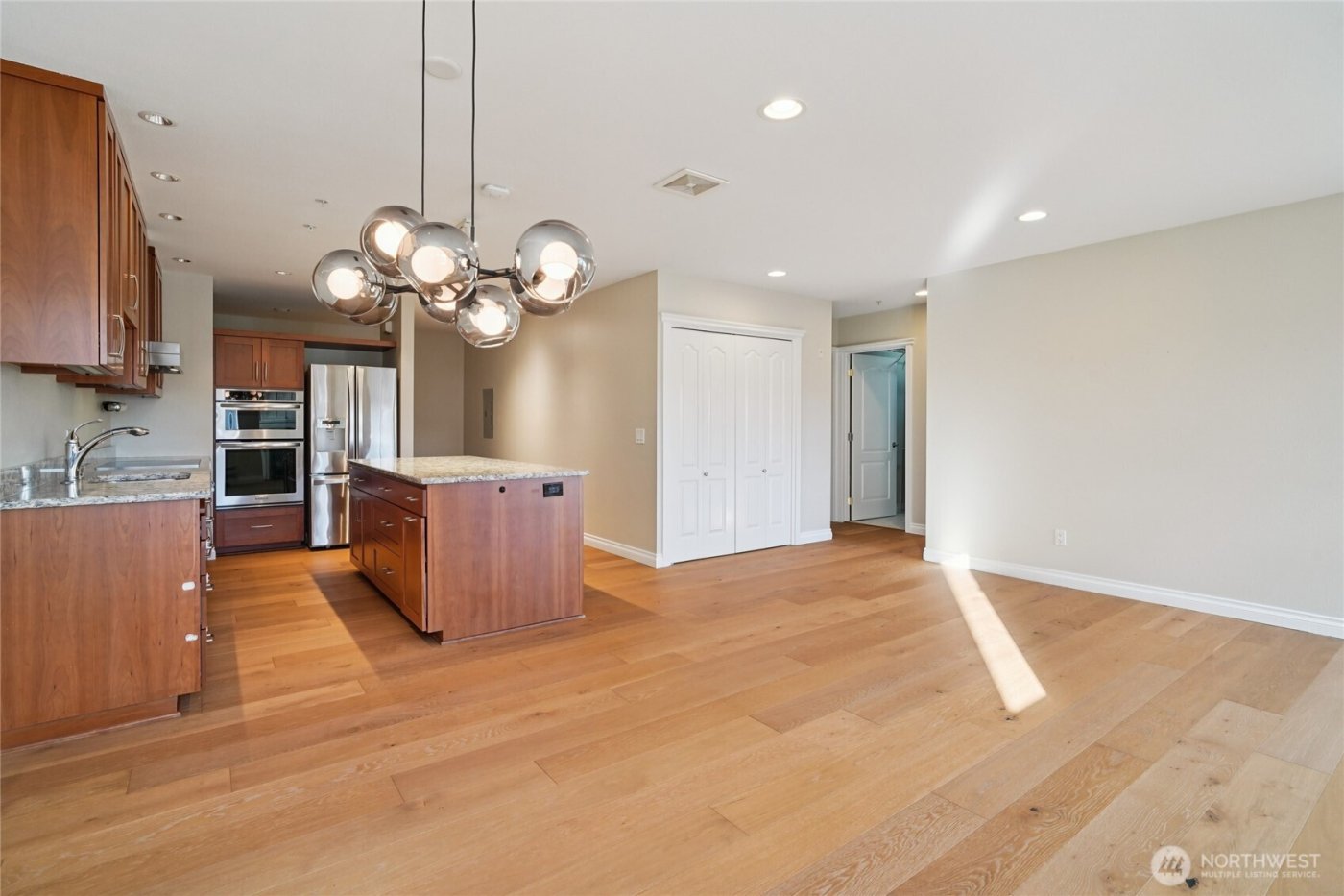 717 E Denny Way #4B, Seattle, WA 98122