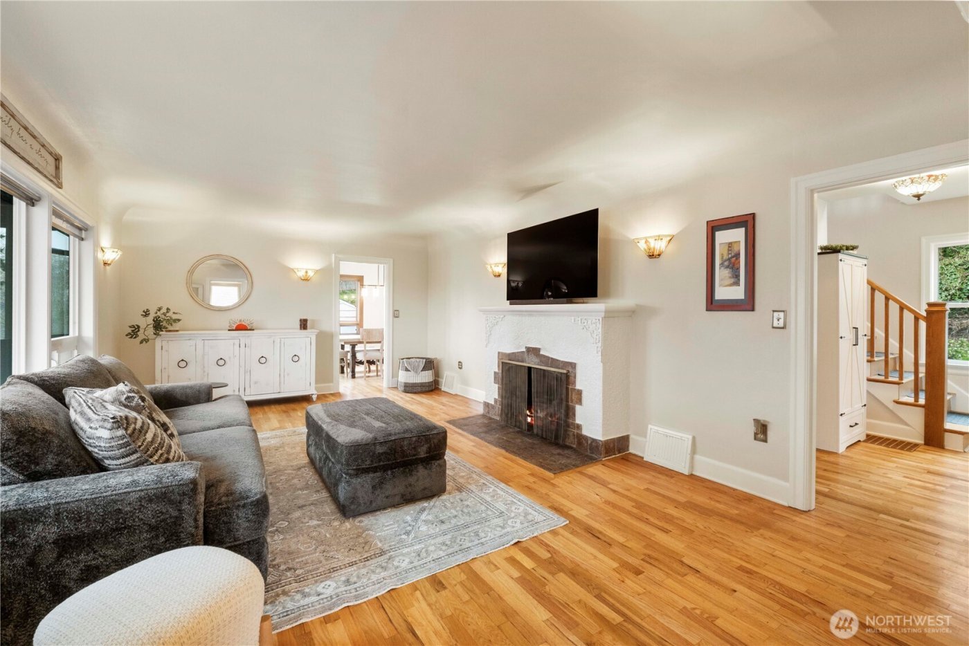 8366 6th Avenue , Tacoma, WA 98465-1047