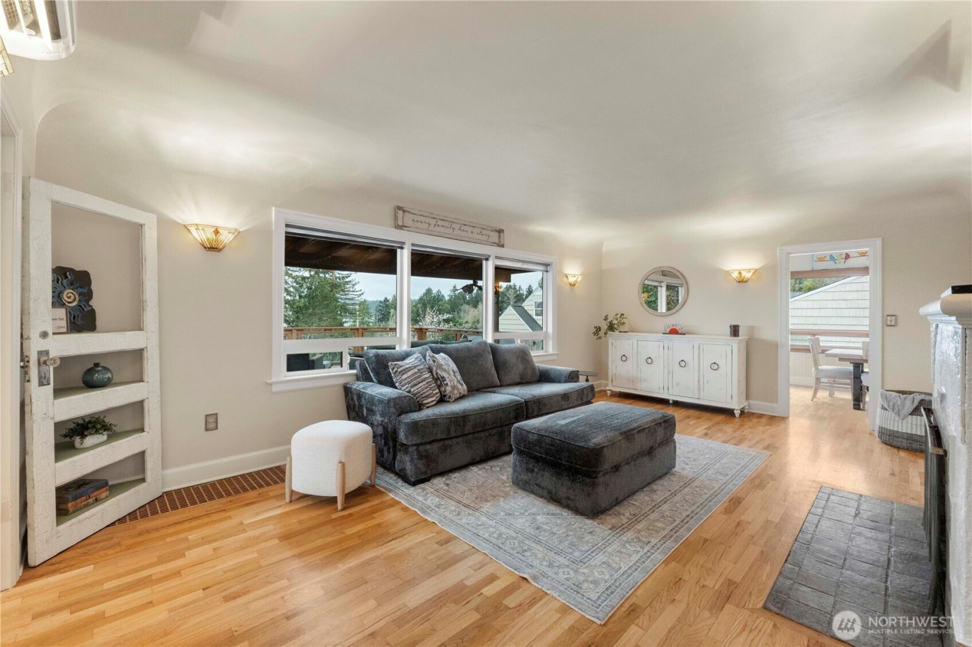 8366 6th Avenue , Tacoma, WA 98465-1047