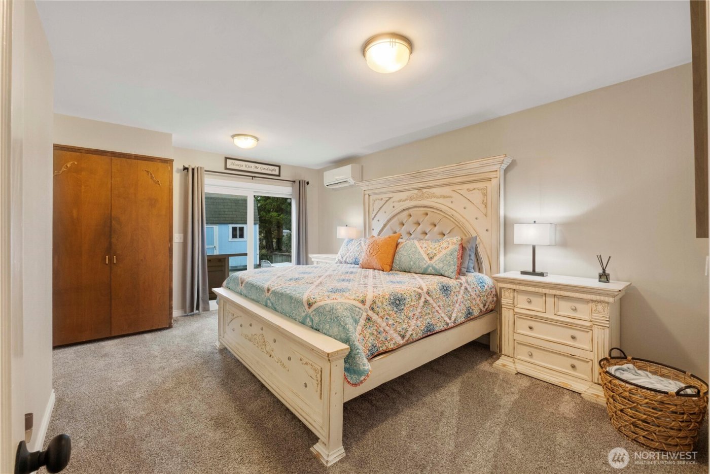 8366 6th Avenue , Tacoma, WA 98465-1047