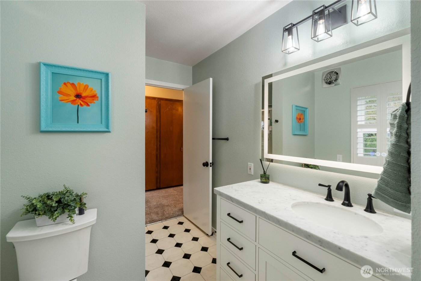 8366 6th Avenue , Tacoma, WA 98465-1047