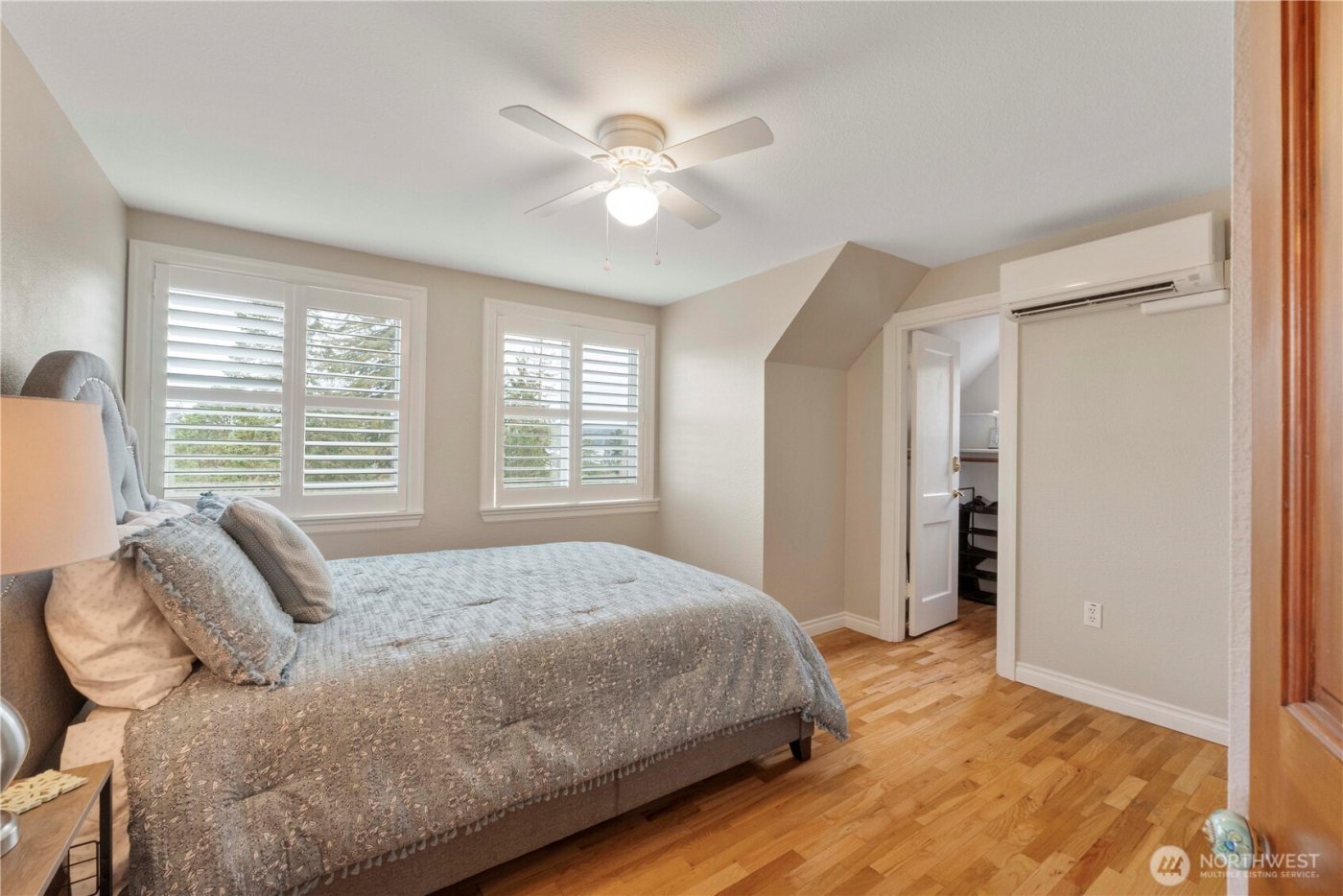 8366 6th Avenue , Tacoma, WA 98465-1047