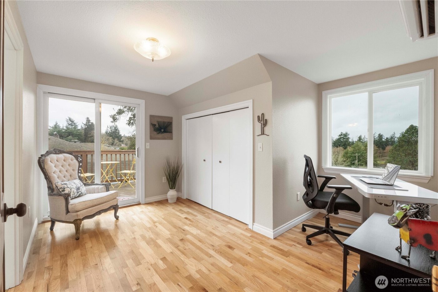 8366 6th Avenue , Tacoma, WA 98465-1047