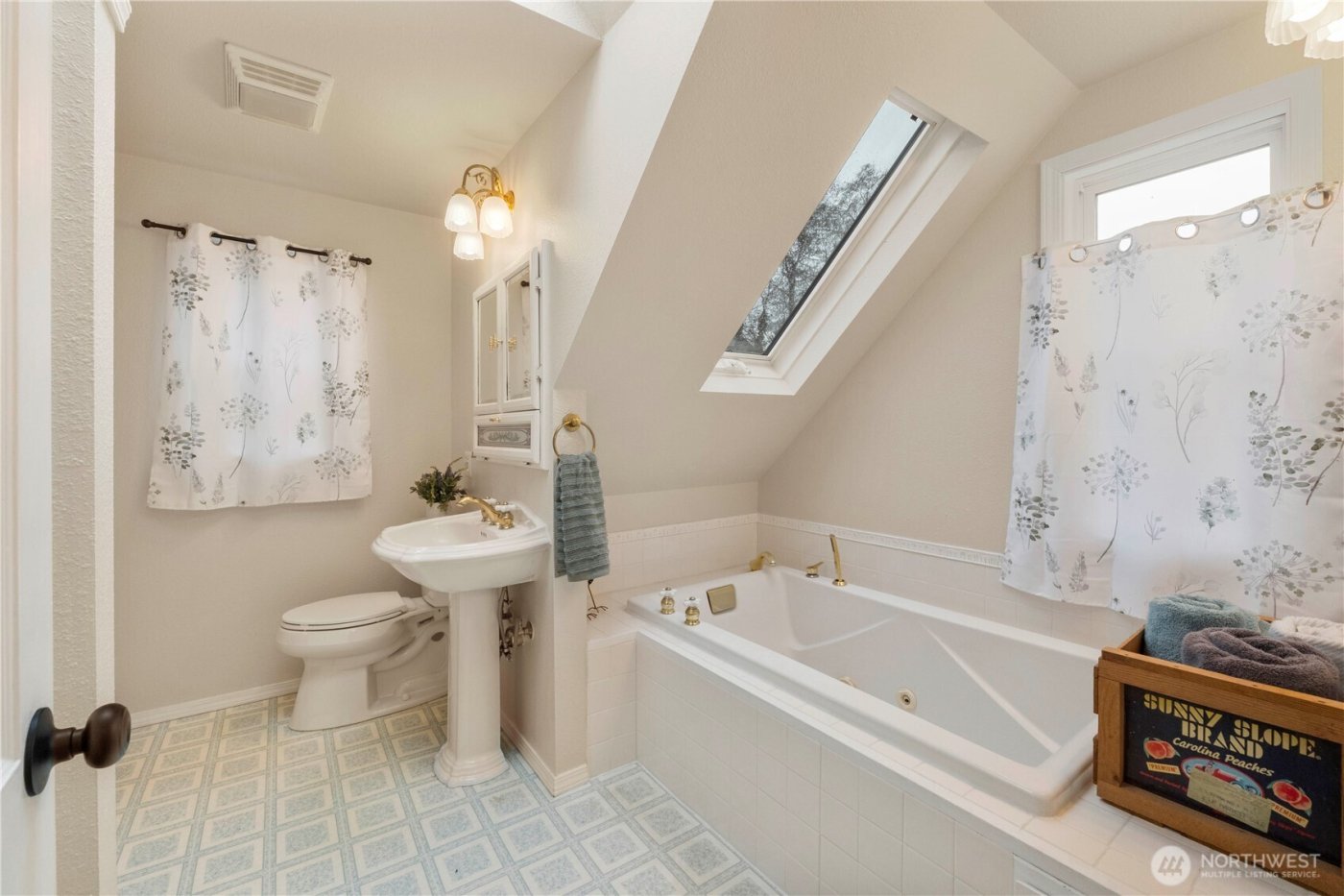 8366 6th Avenue , Tacoma, WA 98465-1047