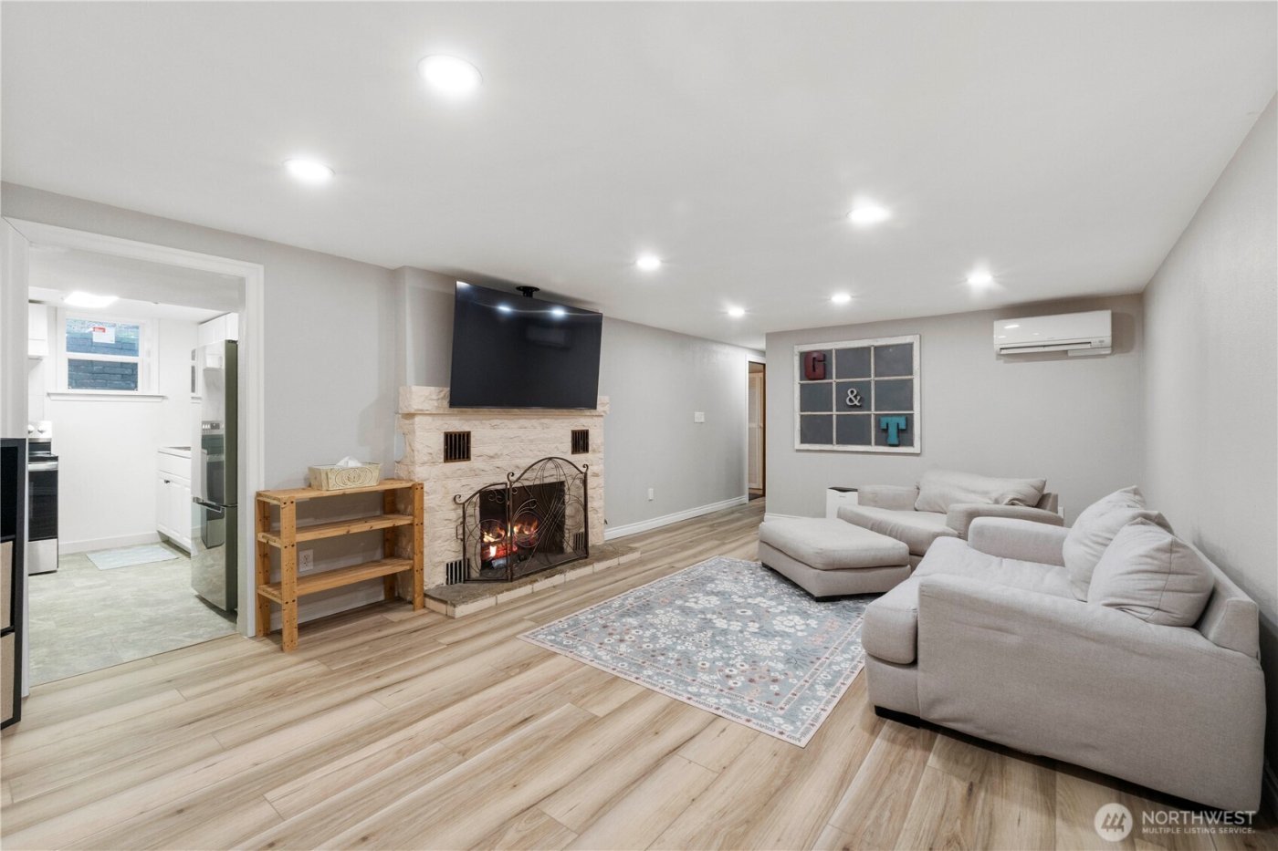 8366 6th Avenue , Tacoma, WA 98465-1047