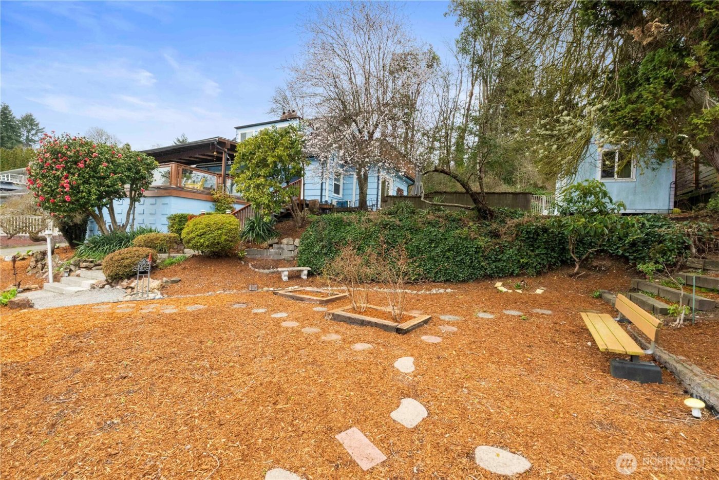 8366 6th Avenue , Tacoma, WA 98465-1047