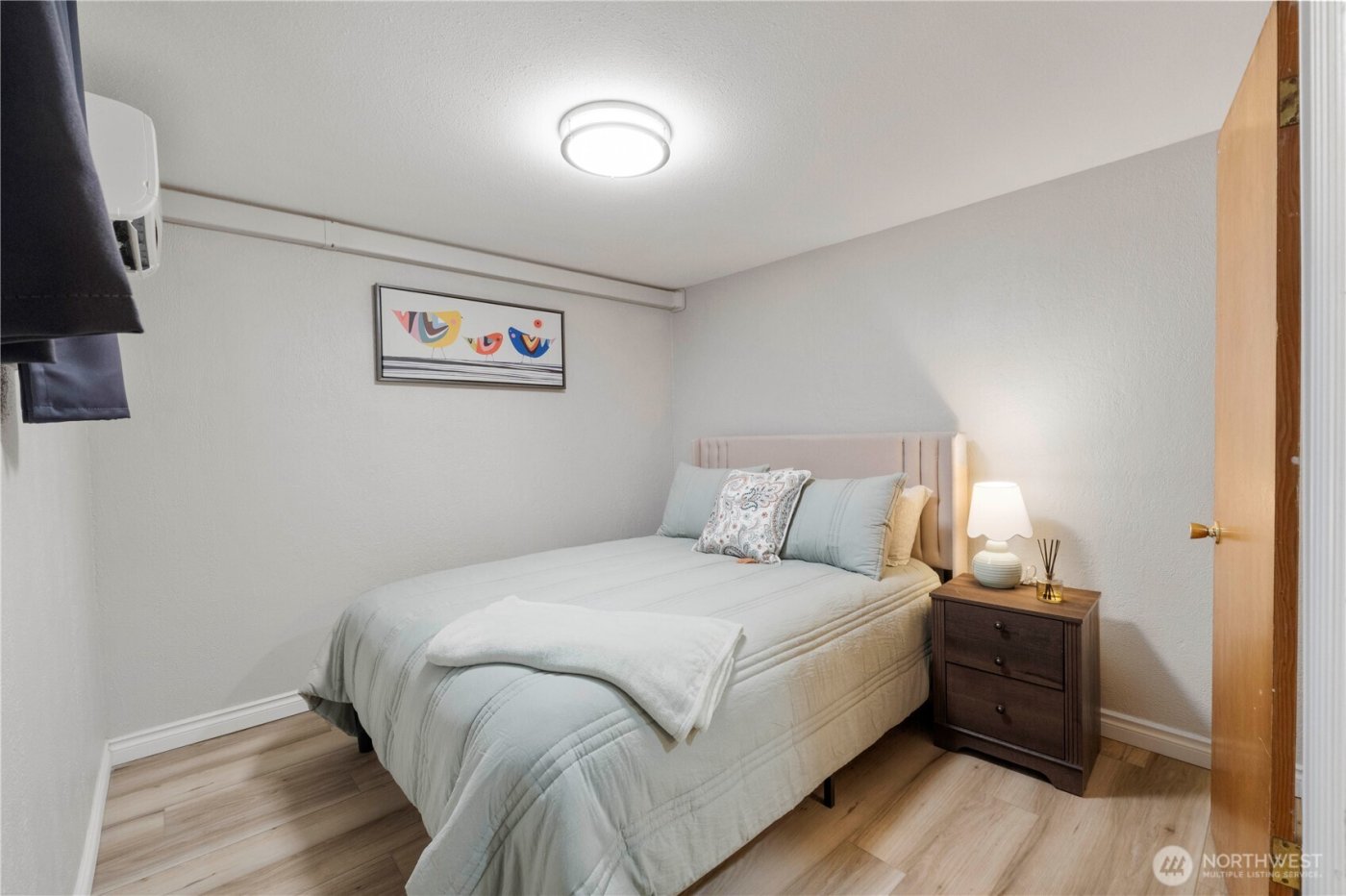 8366 6th Avenue , Tacoma, WA 98465-1047