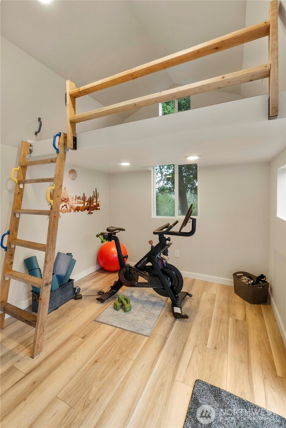 8366 6th Avenue , Tacoma, WA 98465-1047