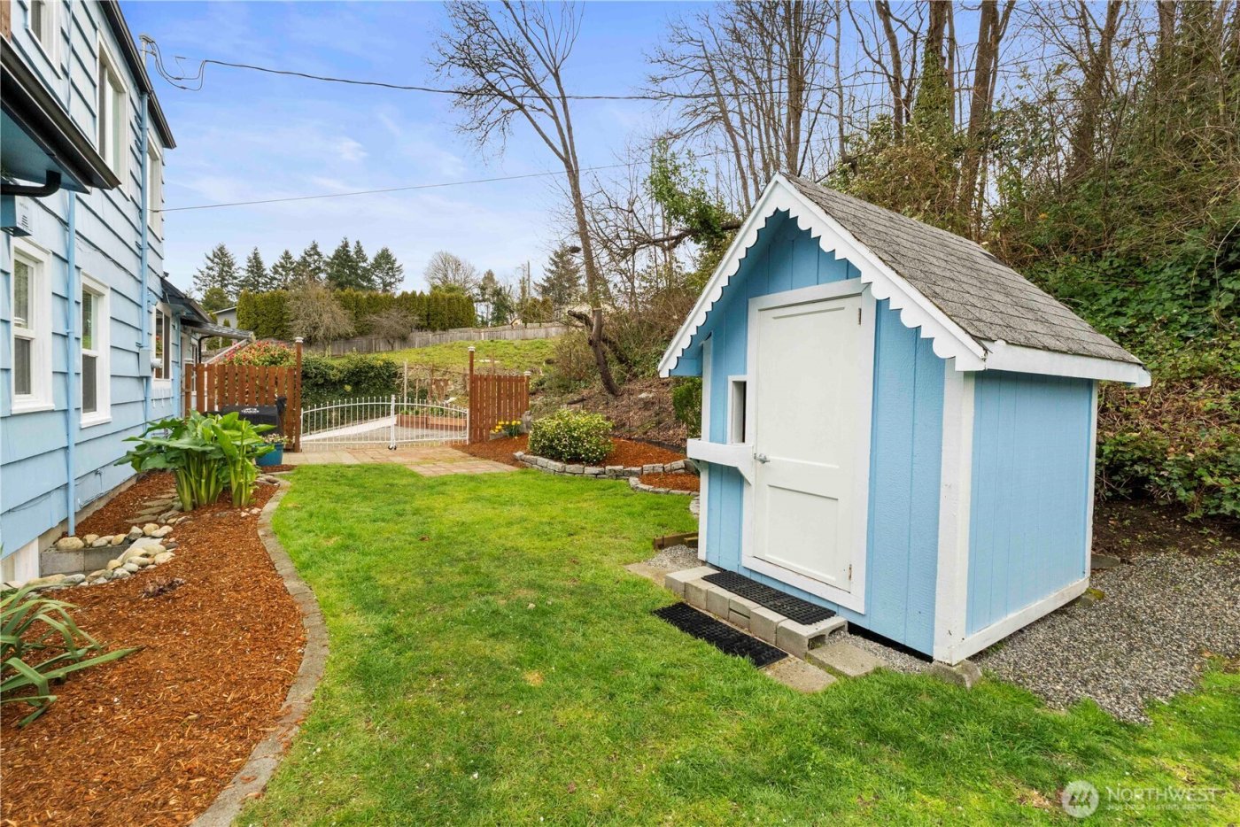 8366 6th Avenue , Tacoma, WA 98465-1047