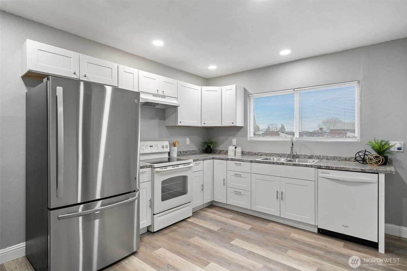 615 Martin Luther King Junior Way , Tacoma, WA 98405