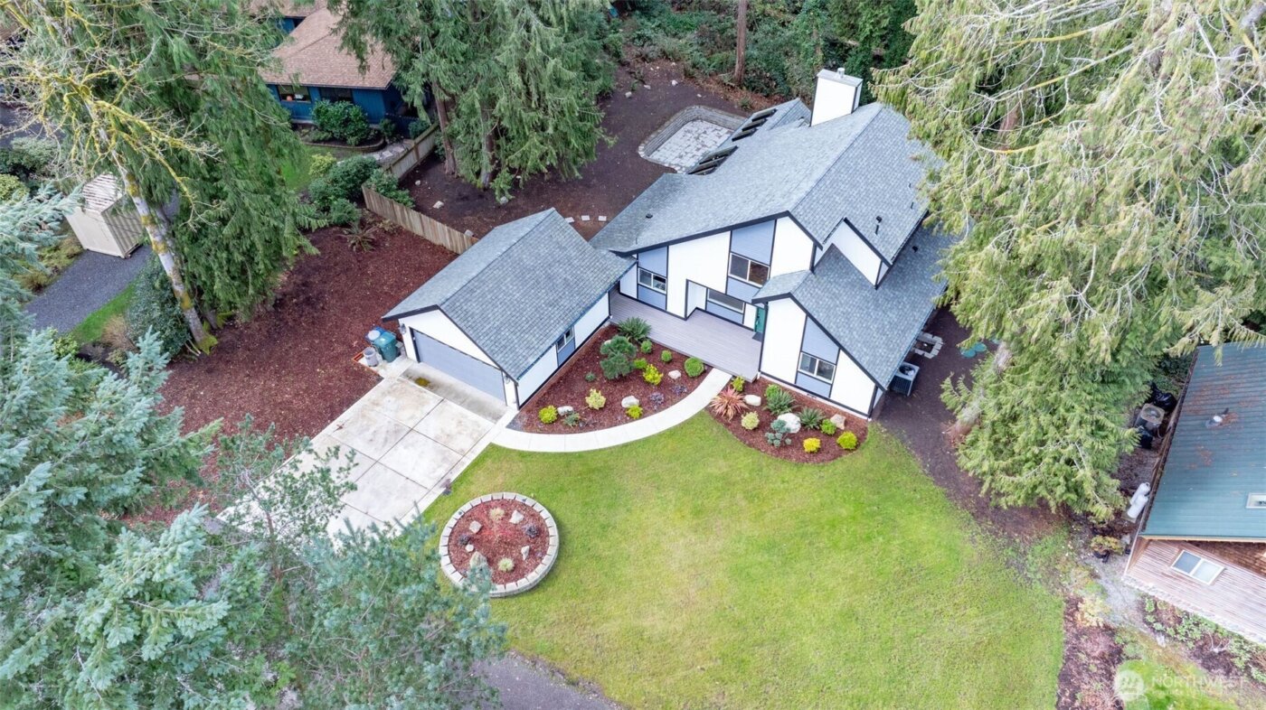 11785 Penny Place NE, Bainbridge Island, WA 98110