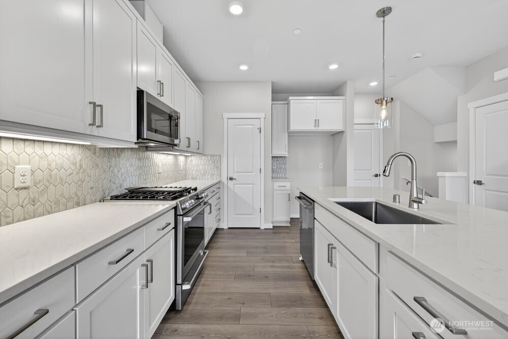 13205 NE 127th Way #D, Kirkland, WA 98034