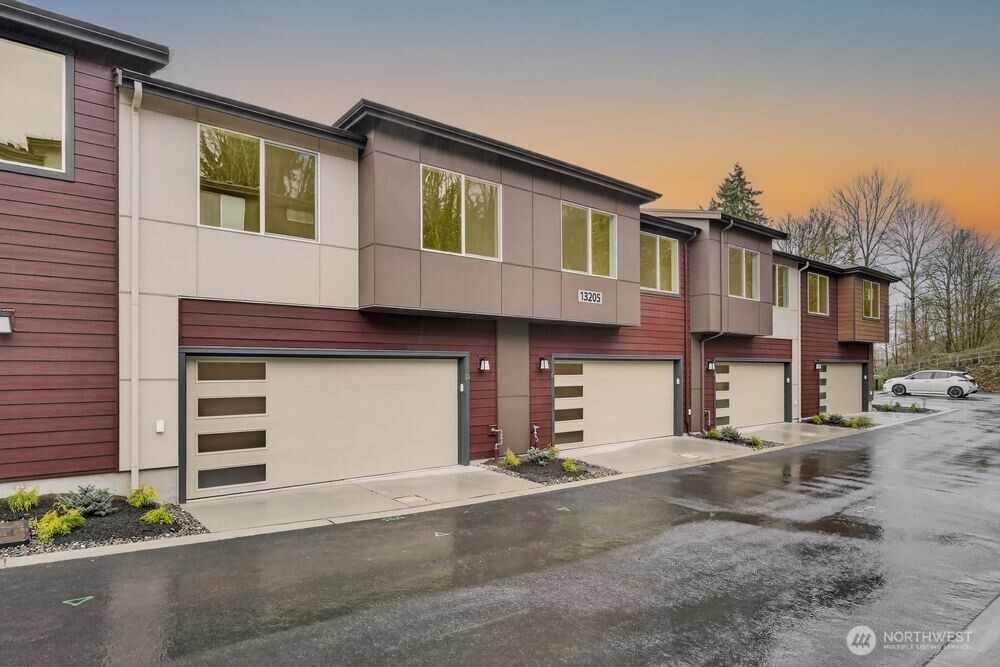 13205 NE 127th Way #D, Kirkland, WA 98034