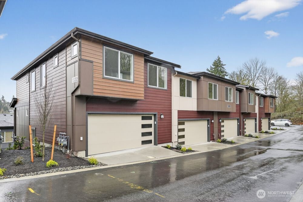 13205 NE 127th Way #D, Kirkland, WA 98034