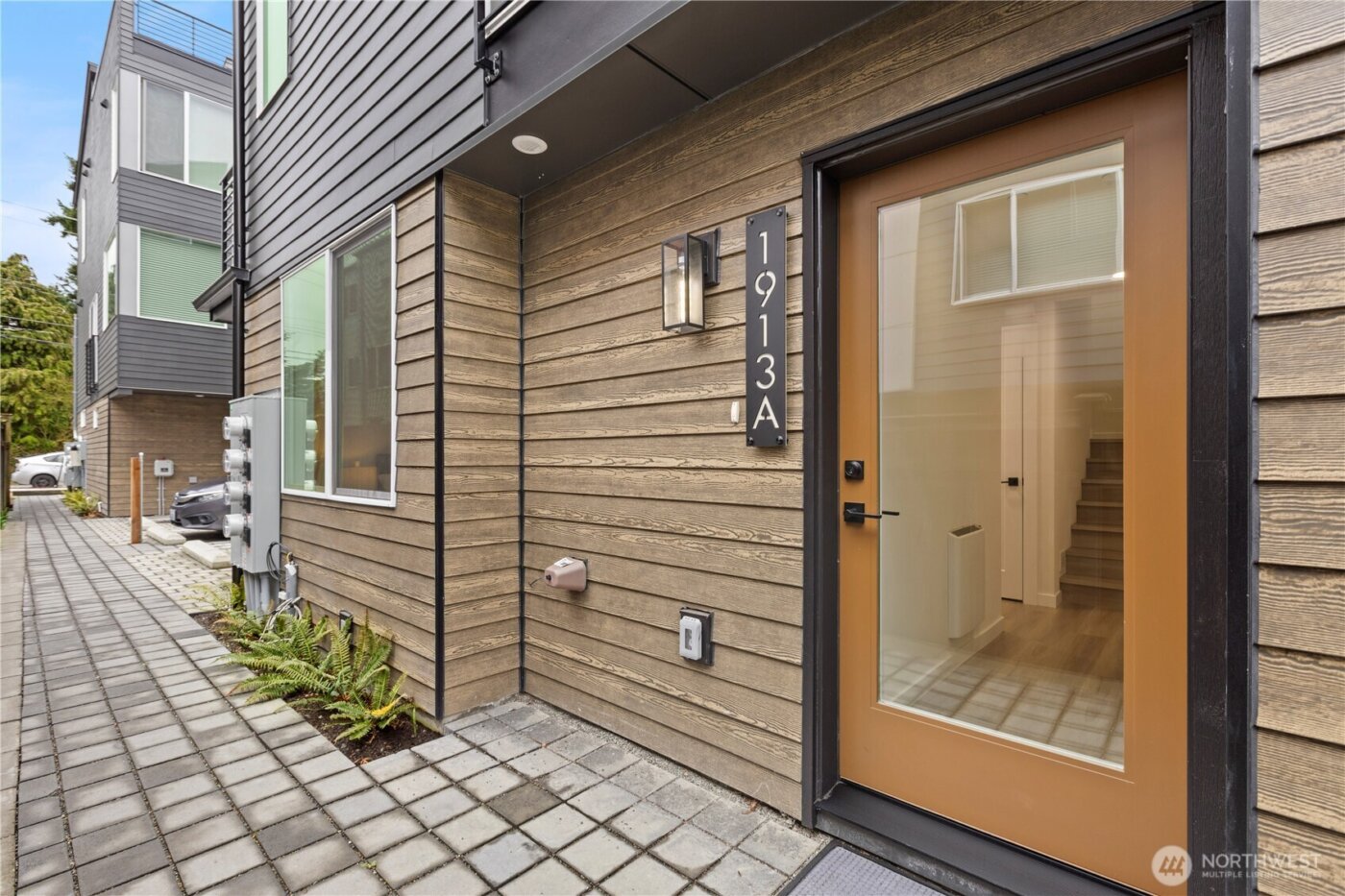 1913 A N 120th Street , Seattle, WA 98133