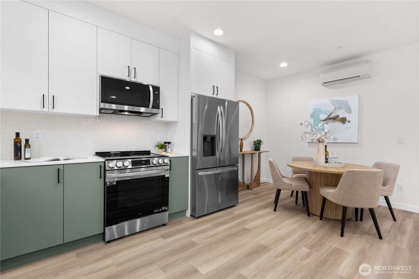 1913 A N 120th Street , Seattle, WA 98133