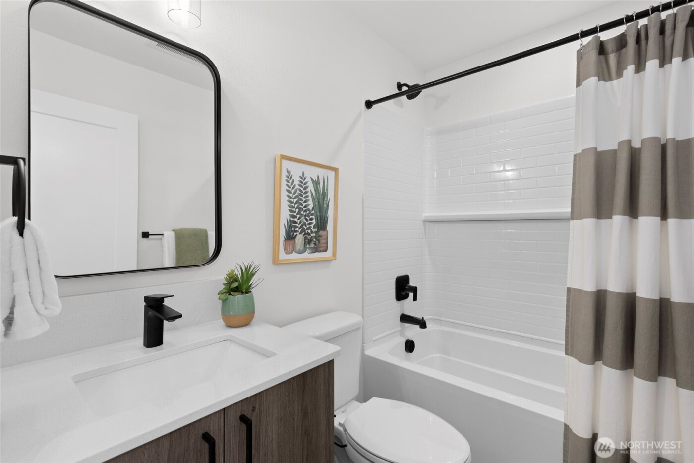 1913 A N 120th Street , Seattle, WA 98133