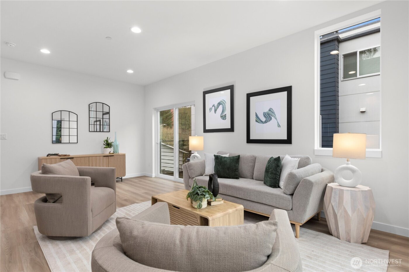 1913 A N 120th Street , Seattle, WA 98133