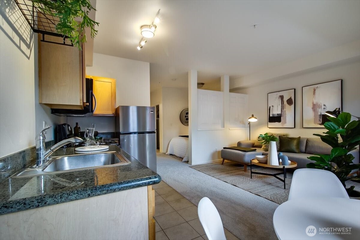 517 225th Lane NE #E102, Sammamish, WA 98074