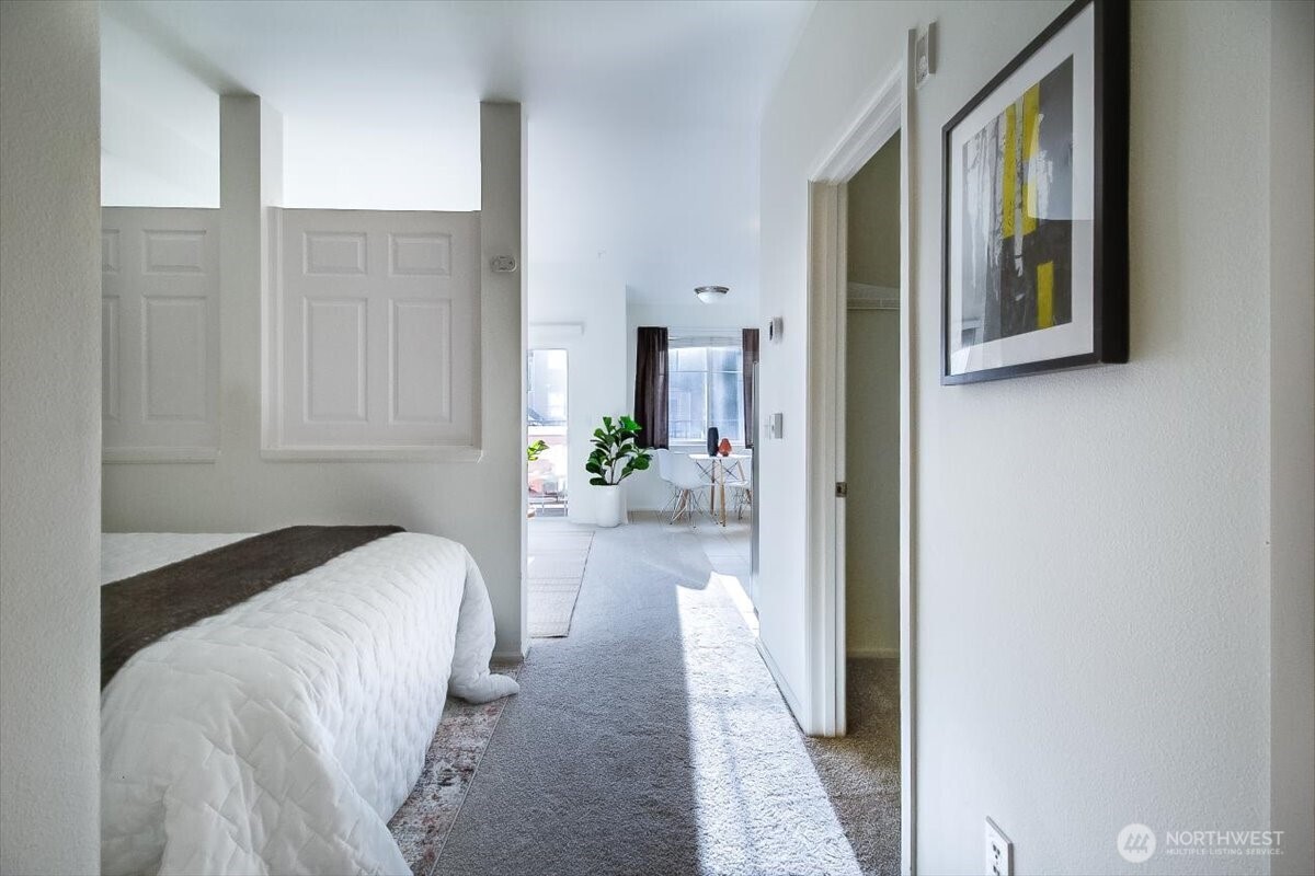 517 225th Lane NE #E102, Sammamish, WA 98074