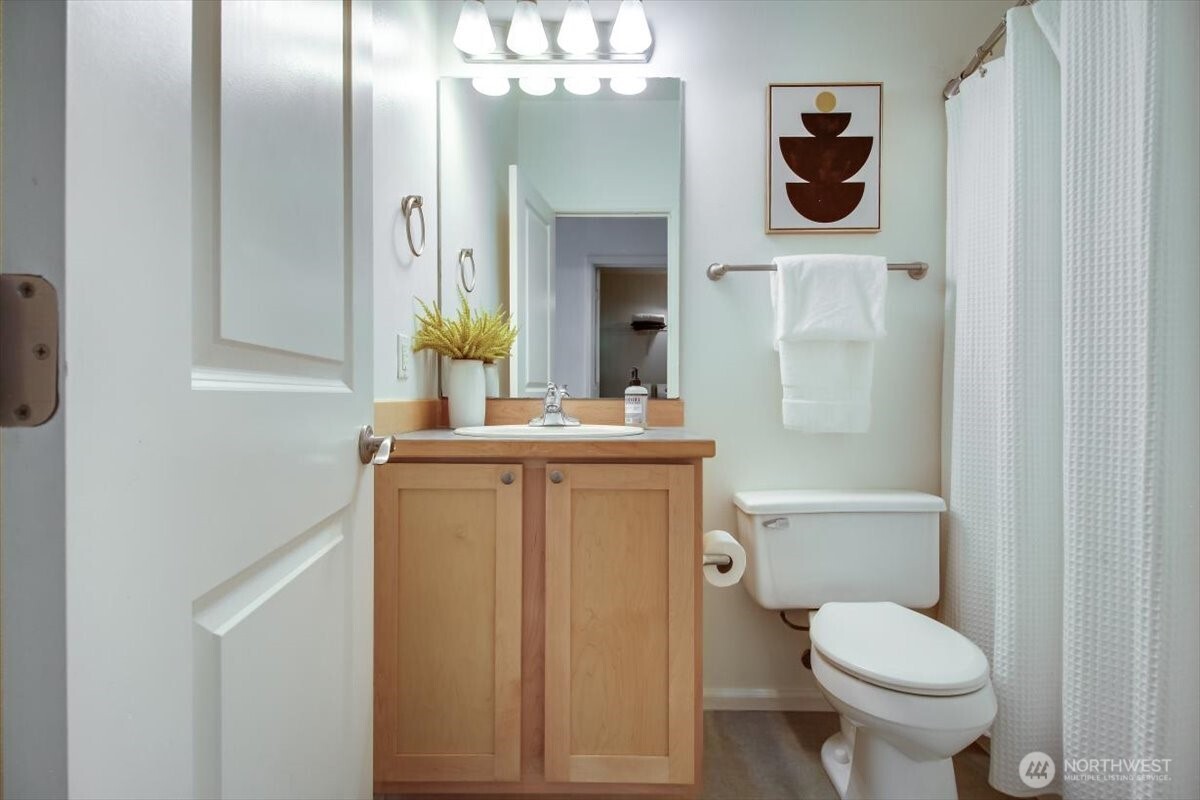 517 225th Lane NE #E102, Sammamish, WA 98074