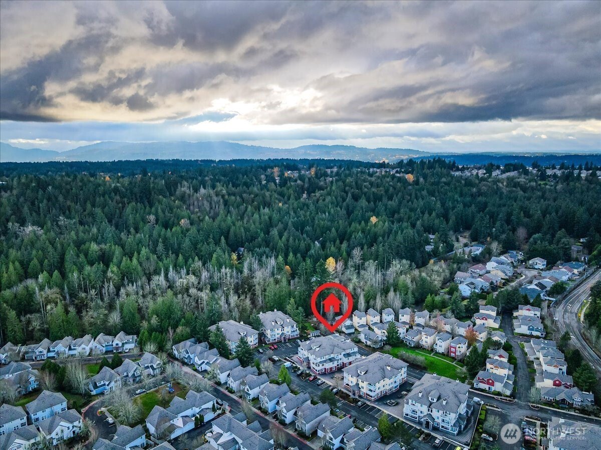 517 225th Lane NE #E102, Sammamish, WA 98074