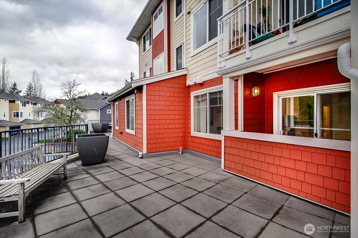 517 225th Lane NE #E102, Sammamish, WA 98074