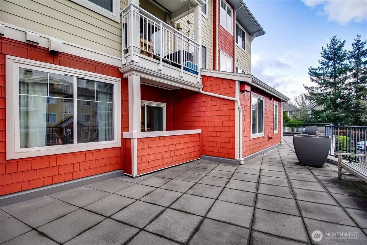 517 225th Lane NE #E102, Sammamish, WA 98074