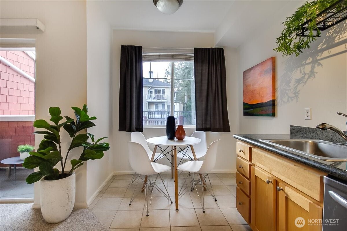 517 225th Lane NE #E102, Sammamish, WA 98074