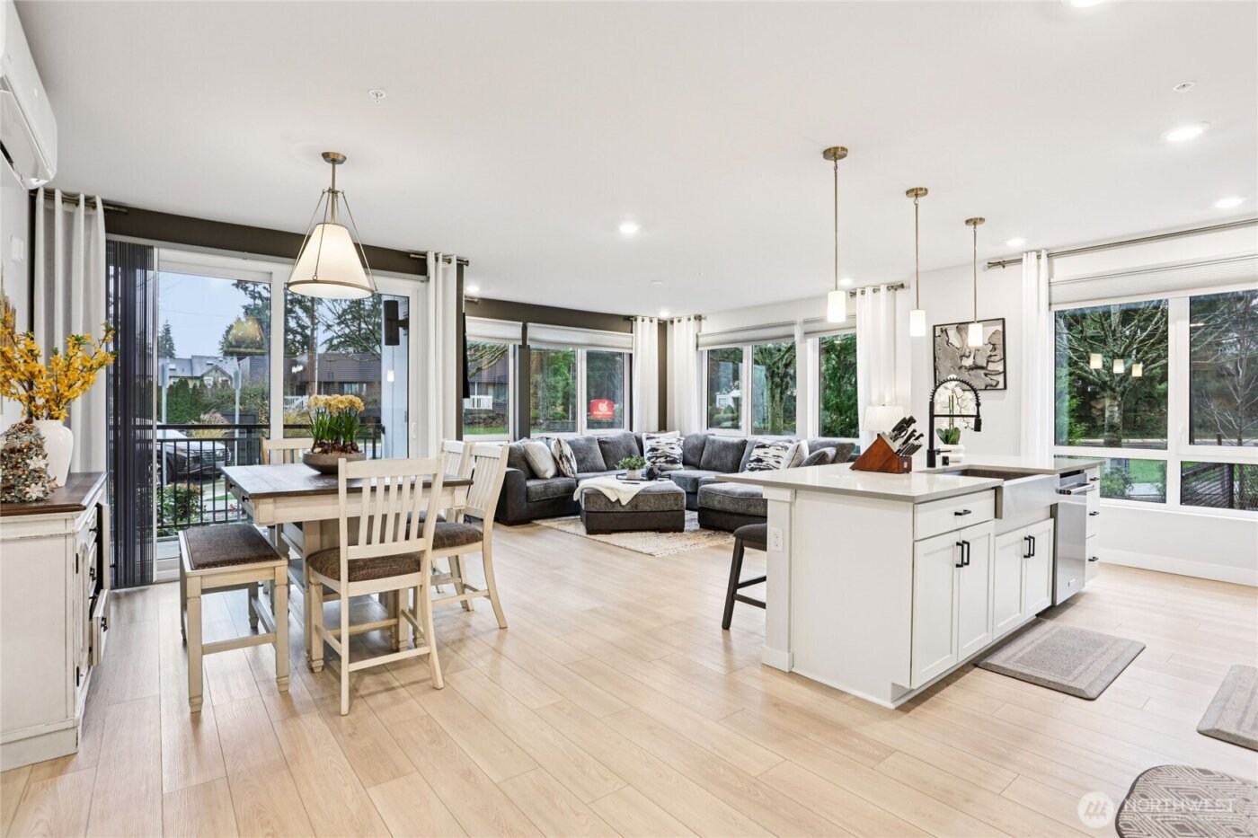 14598 Westminster Way N #102, Shoreline, WA 98133