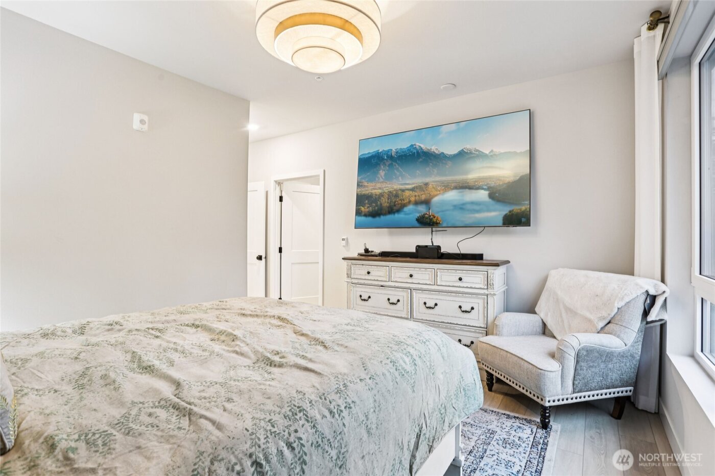 14598 Westminster Way N #102, Shoreline, WA 98133