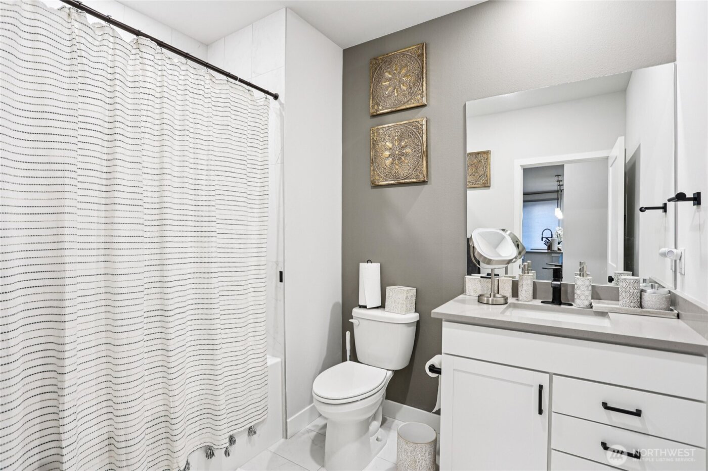 14598 Westminster Way N #102, Shoreline, WA 98133