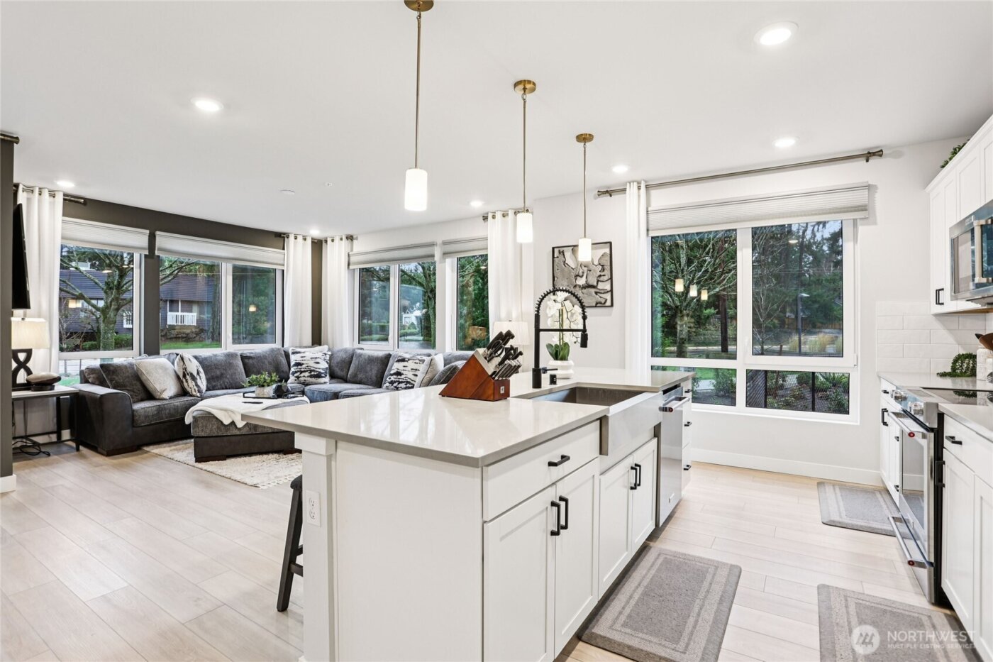 14598 Westminster Way N #102, Shoreline, WA 98133