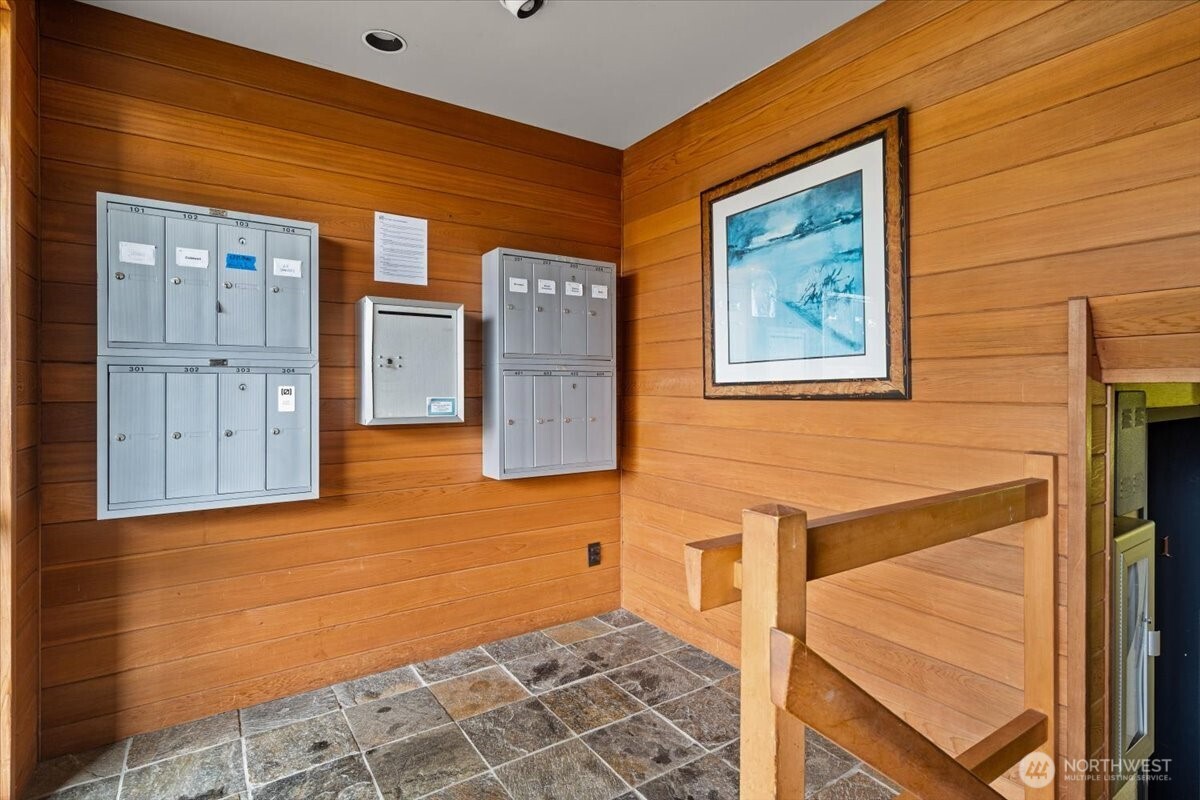 1717 5th Avenue N #103, Seattle, WA 98109