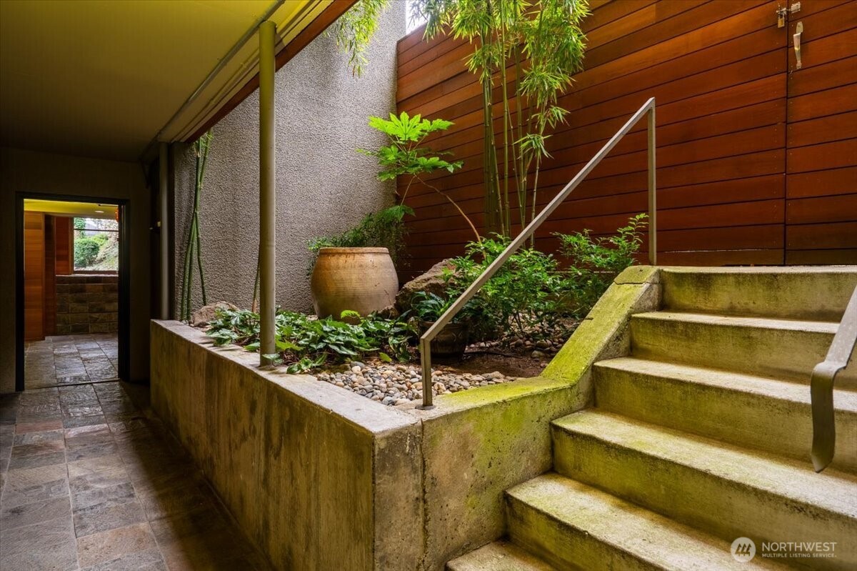 1717 5th Avenue N #103, Seattle, WA 98109