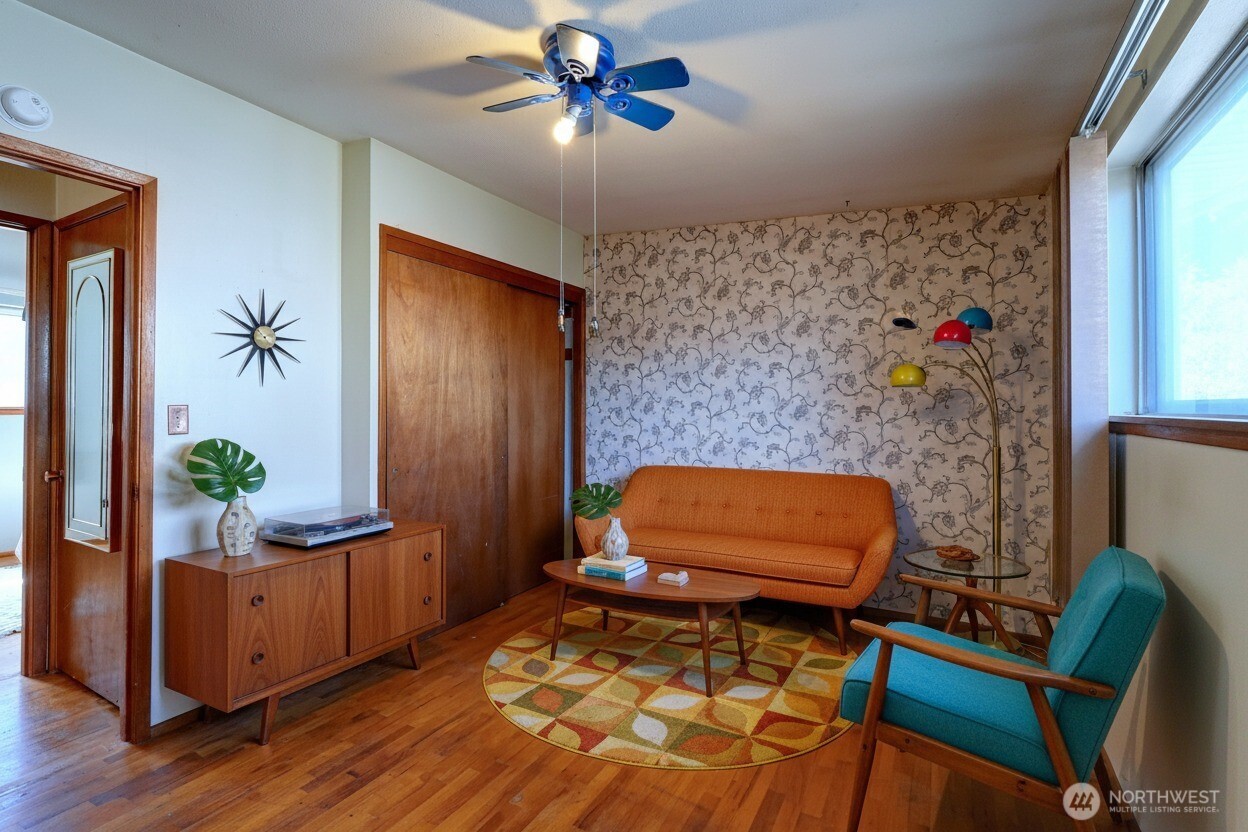 1730 N Narrows Drive , Tacoma, WA 98406-1510