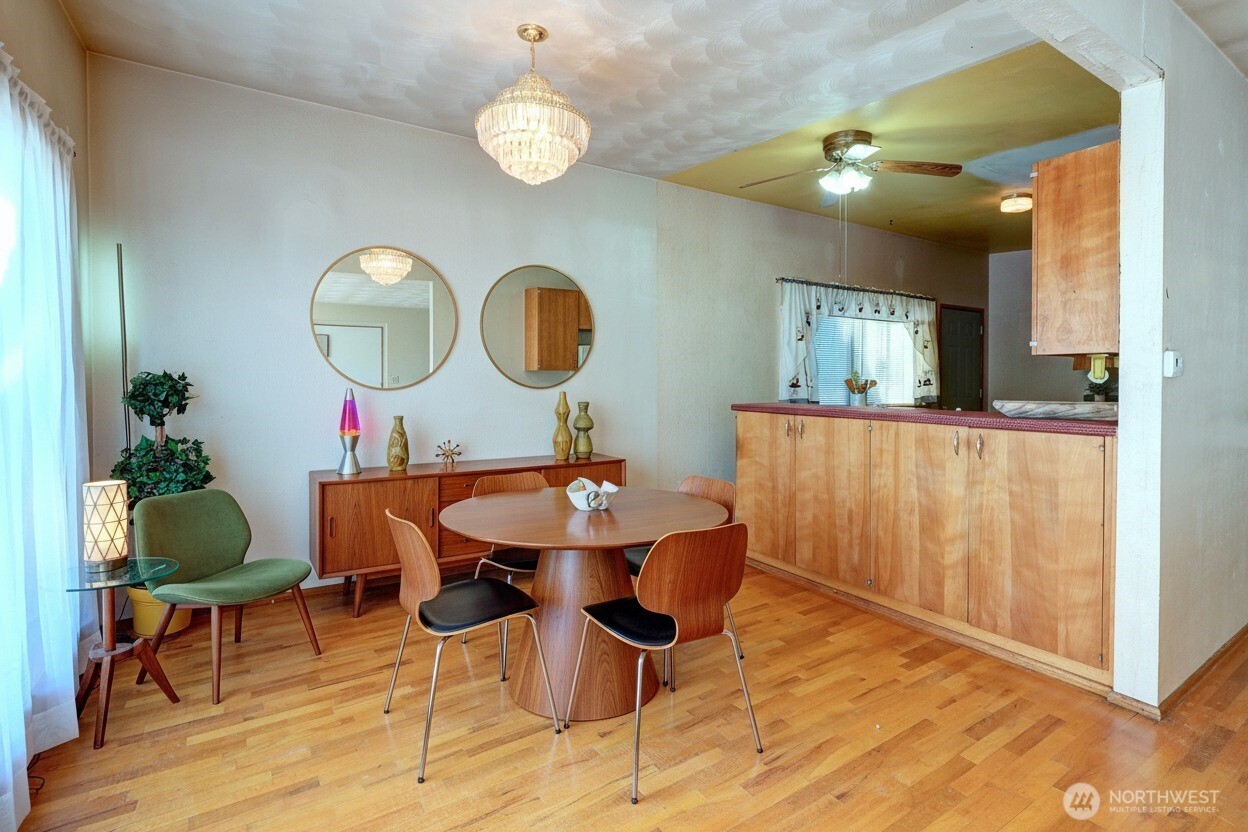 1730 N Narrows Drive , Tacoma, WA 98406-1510