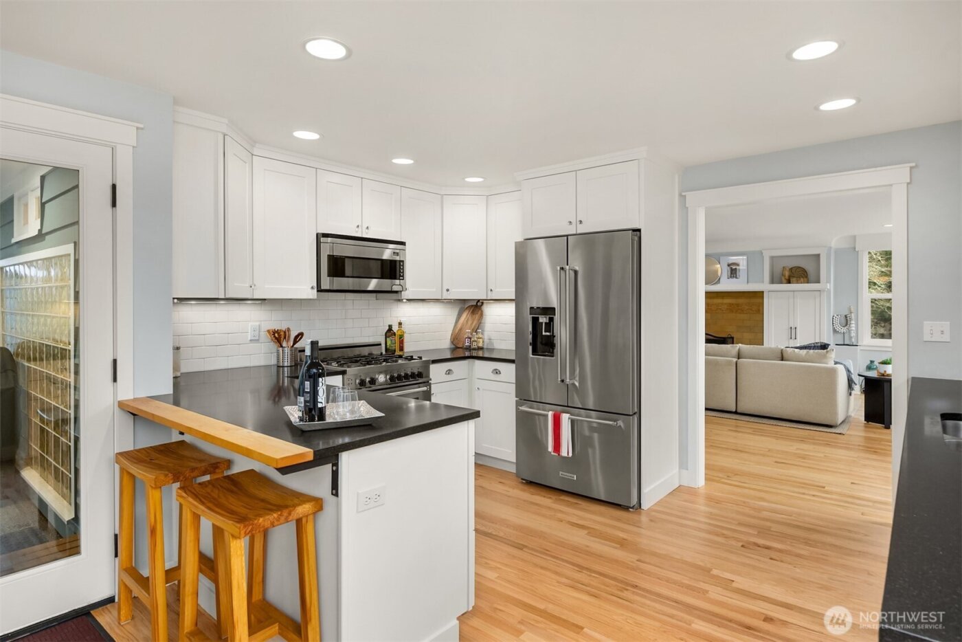 7204 NE Baker Hill Road , Bainbridge Island, WA 98110