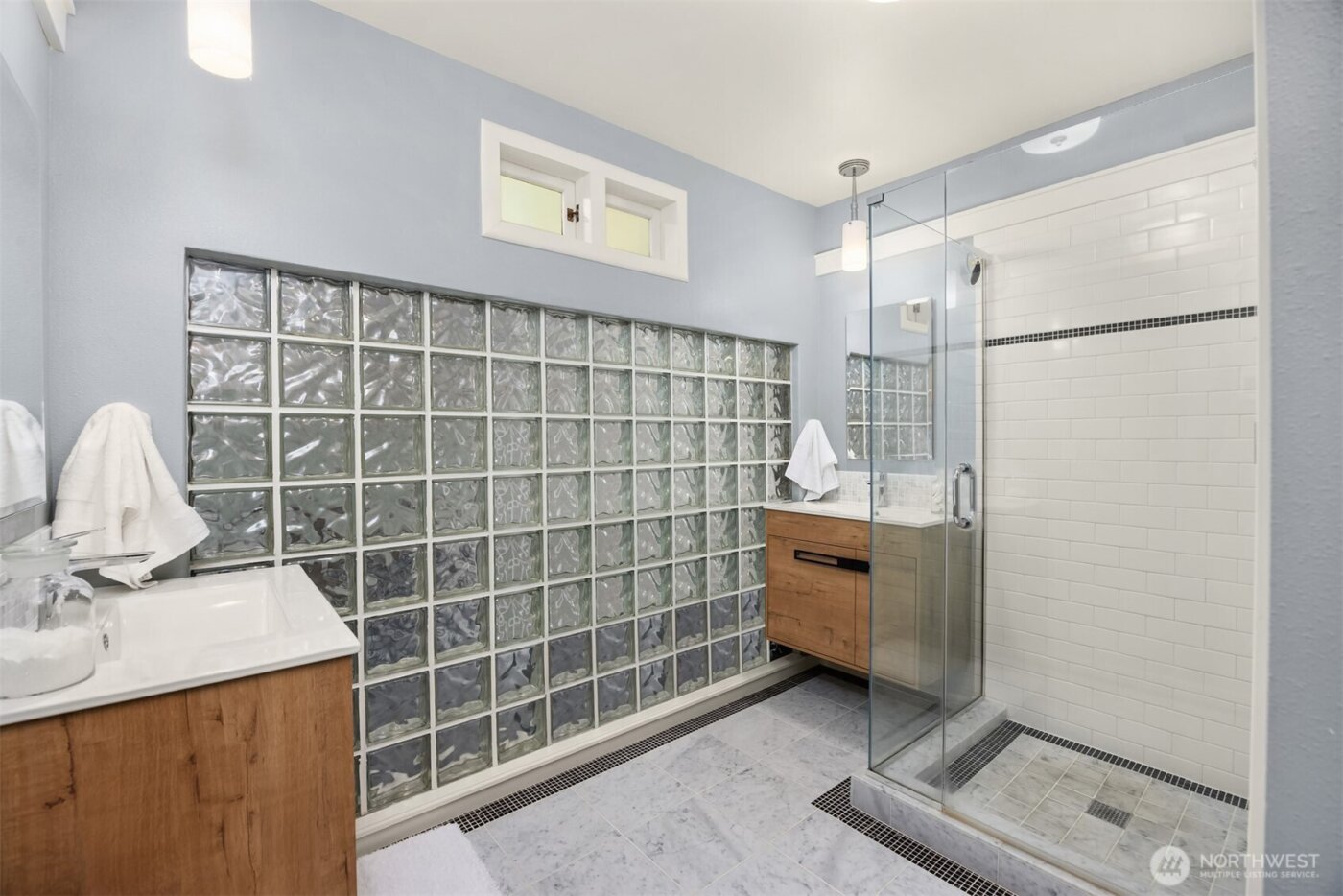 7204 NE Baker Hill Road , Bainbridge Island, WA 98110