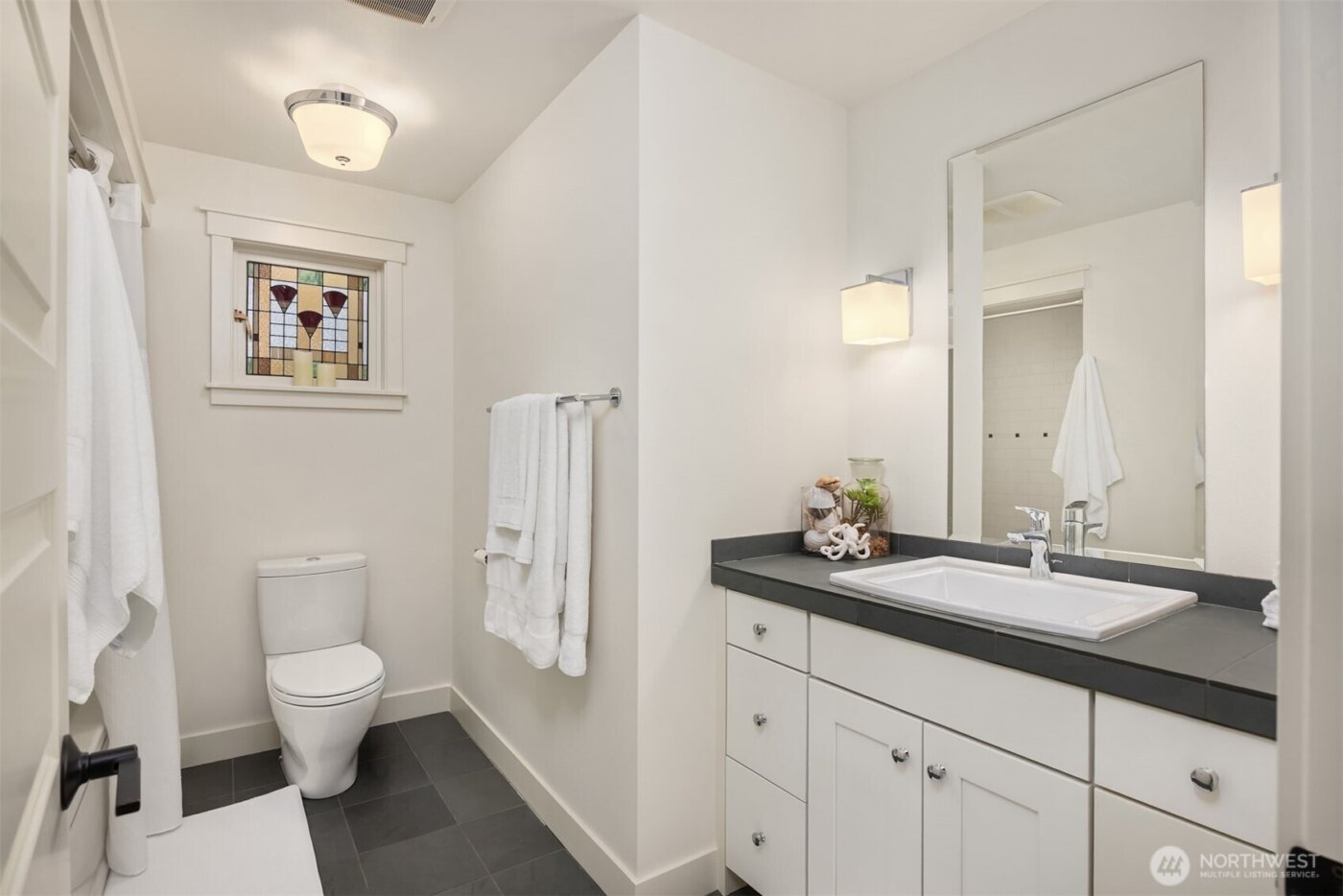 7204 NE Baker Hill Road , Bainbridge Island, WA 98110