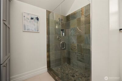 4003 Densmore Avenue N, Seattle, WA 98103 - Photo 12