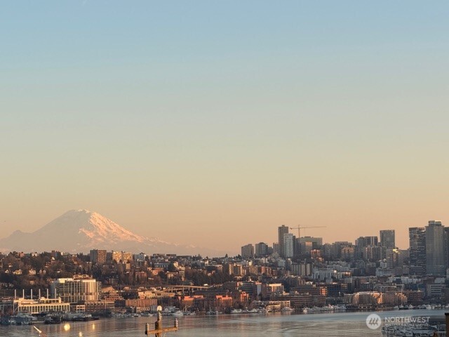 4020 Aurora Avenue N #403, Seattle, WA 98104