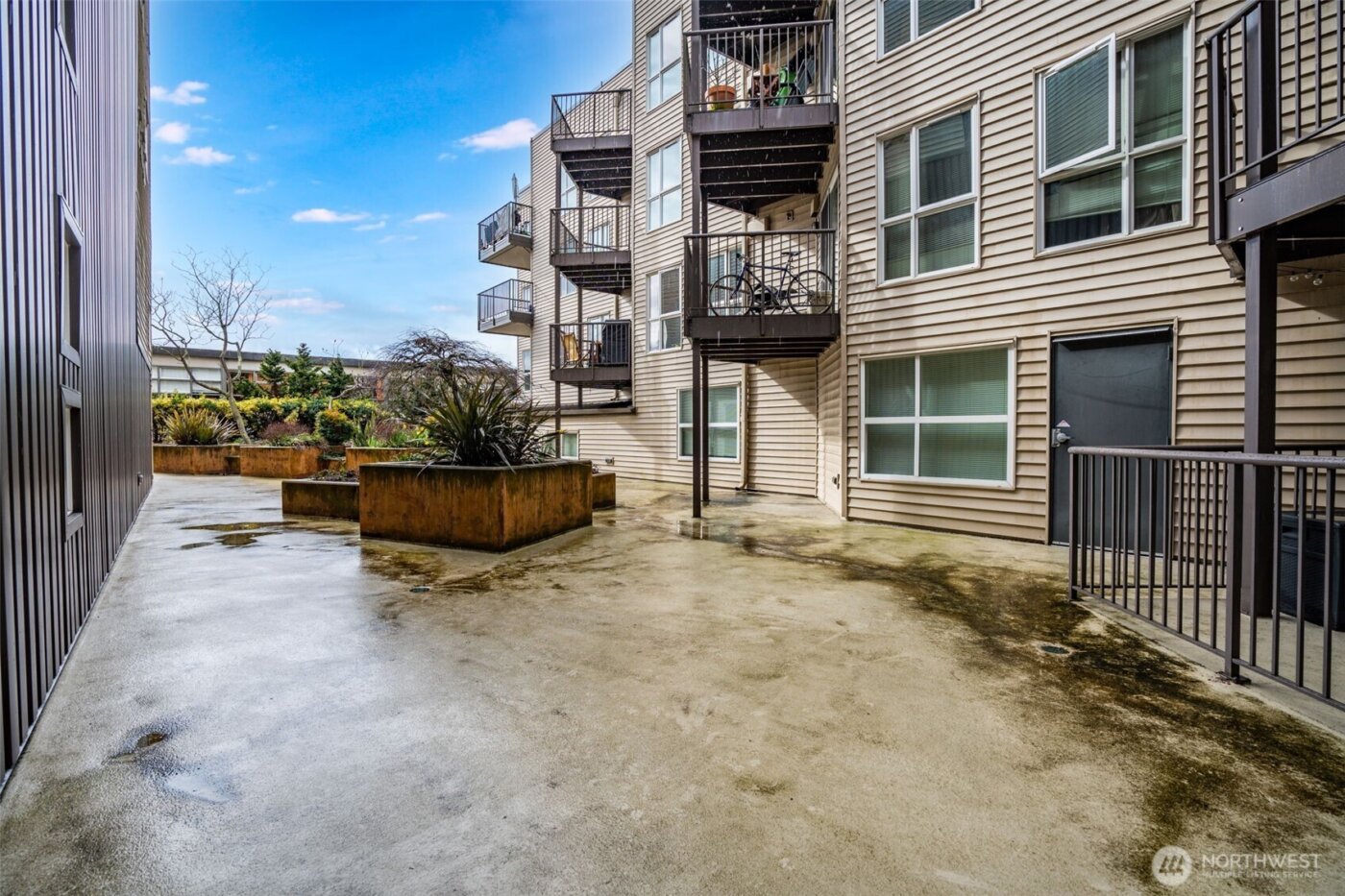 4020 Aurora Avenue N #403, Seattle, WA 98104