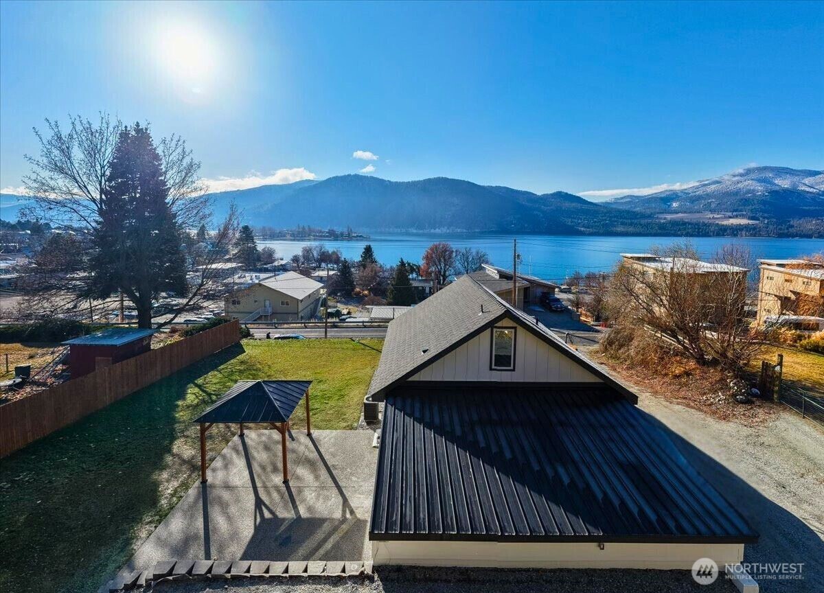 124 Boetzkes Avenue , Manson, WA 98831