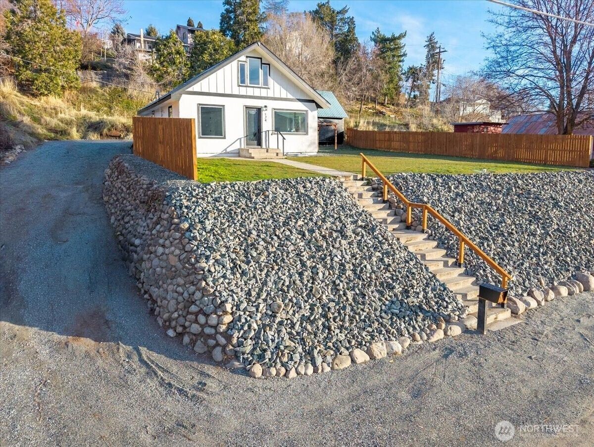 124 Boetzkes Avenue , Manson, WA 98831