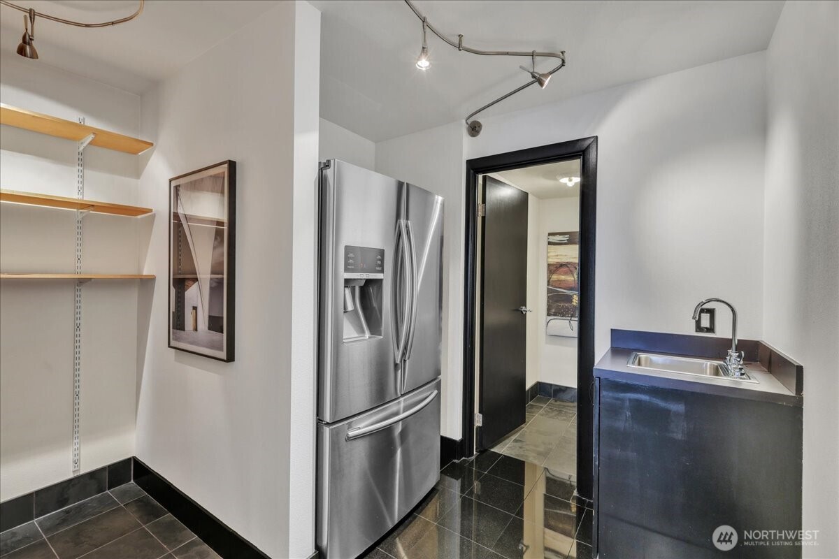 2100 3rd Avenue #2206, Seattle, WA 98101