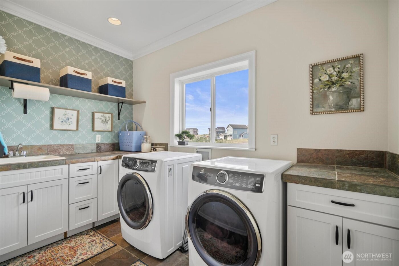 470 W Wind Street , Ocean Shores, WA 98569