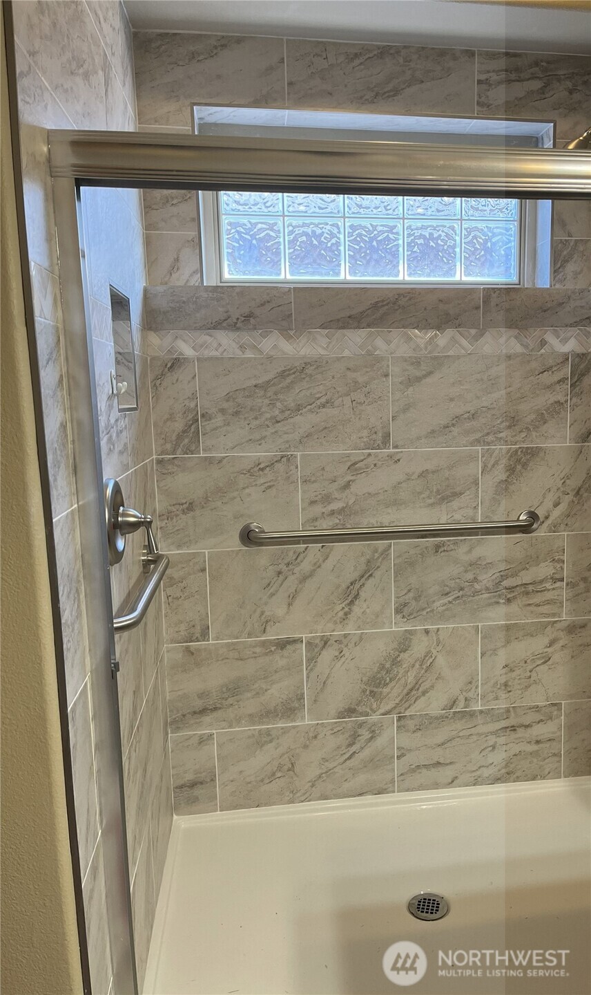 8650 Bainbridge Loop NE, Lacey, WA 98516