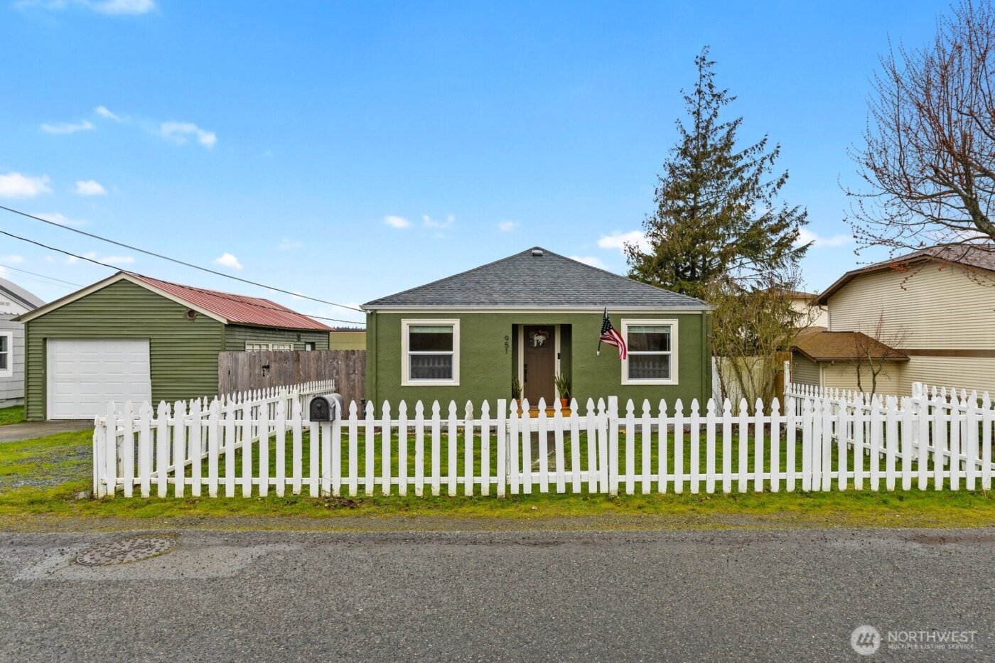 951 SE Dock Street , Oak Harbor, WA 98277