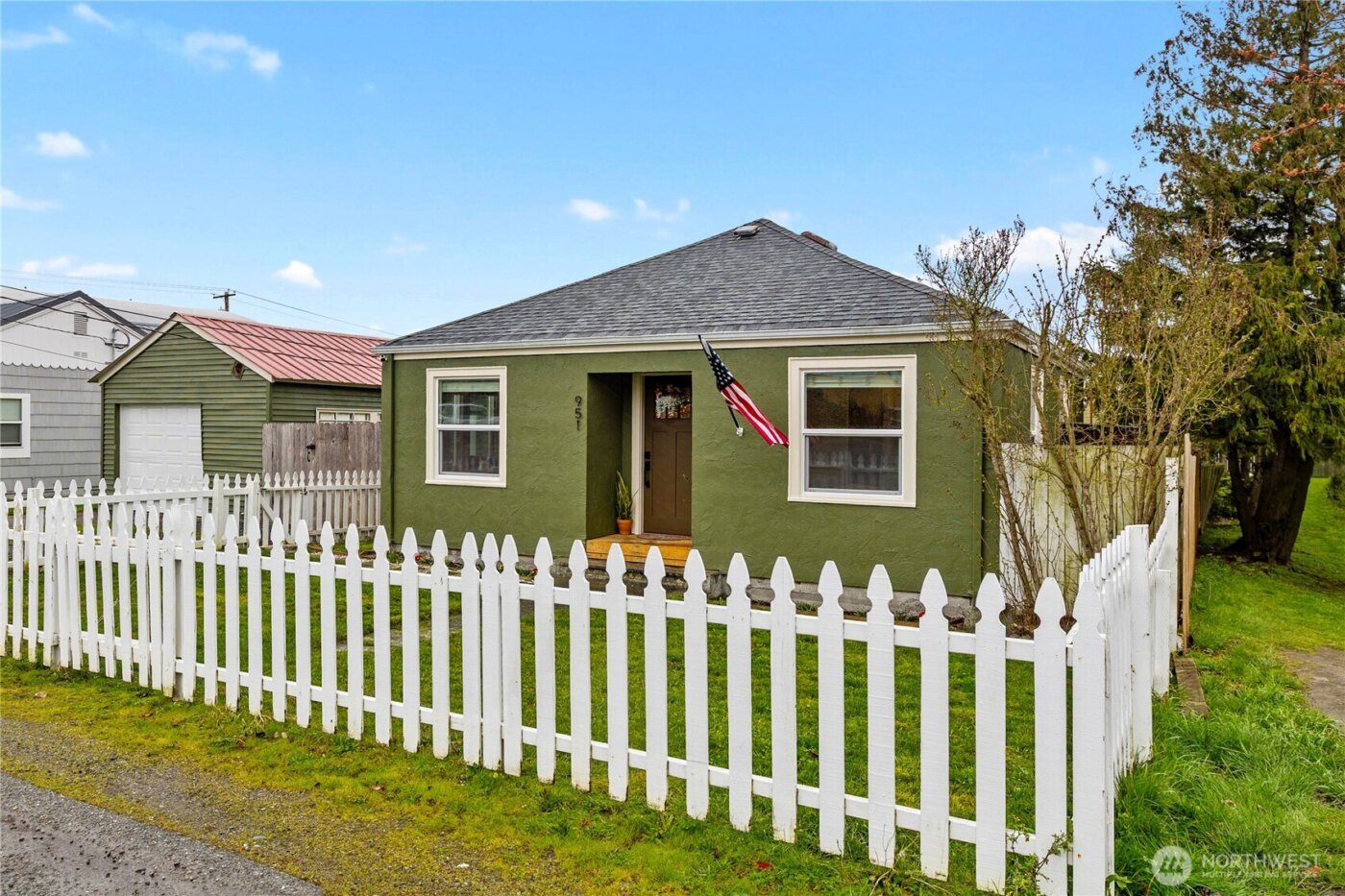 951 SE Dock Street , Oak Harbor, WA 98277